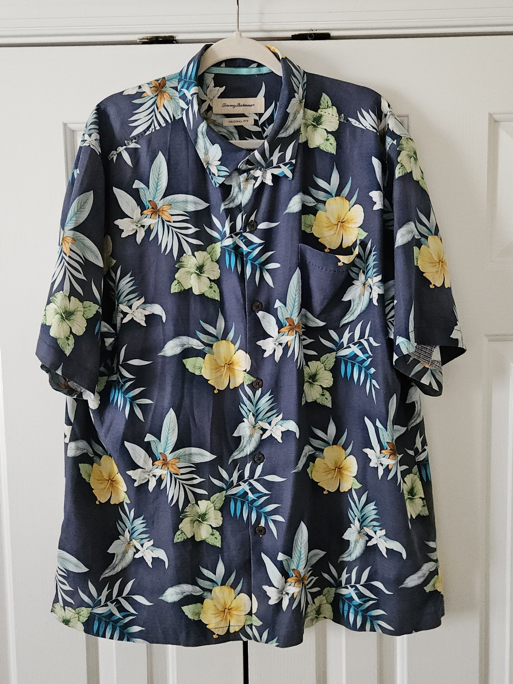 Tommy Bahama Original Fit Men's XL Blue Floral 100% Silk Short Sleeve Button-Up